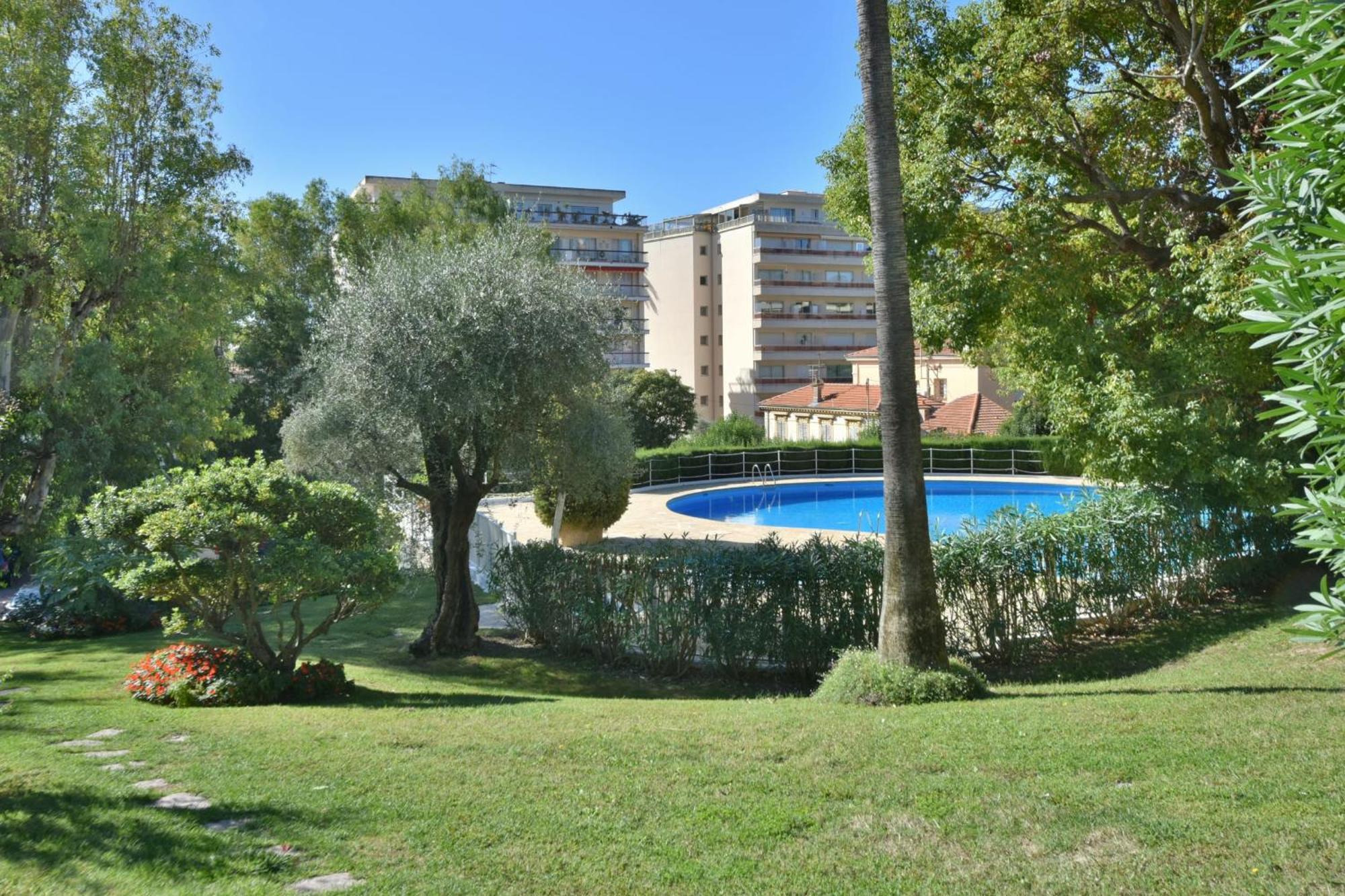 Close To Downtown Cannes Swimming Pool And Sea View Exterior photo